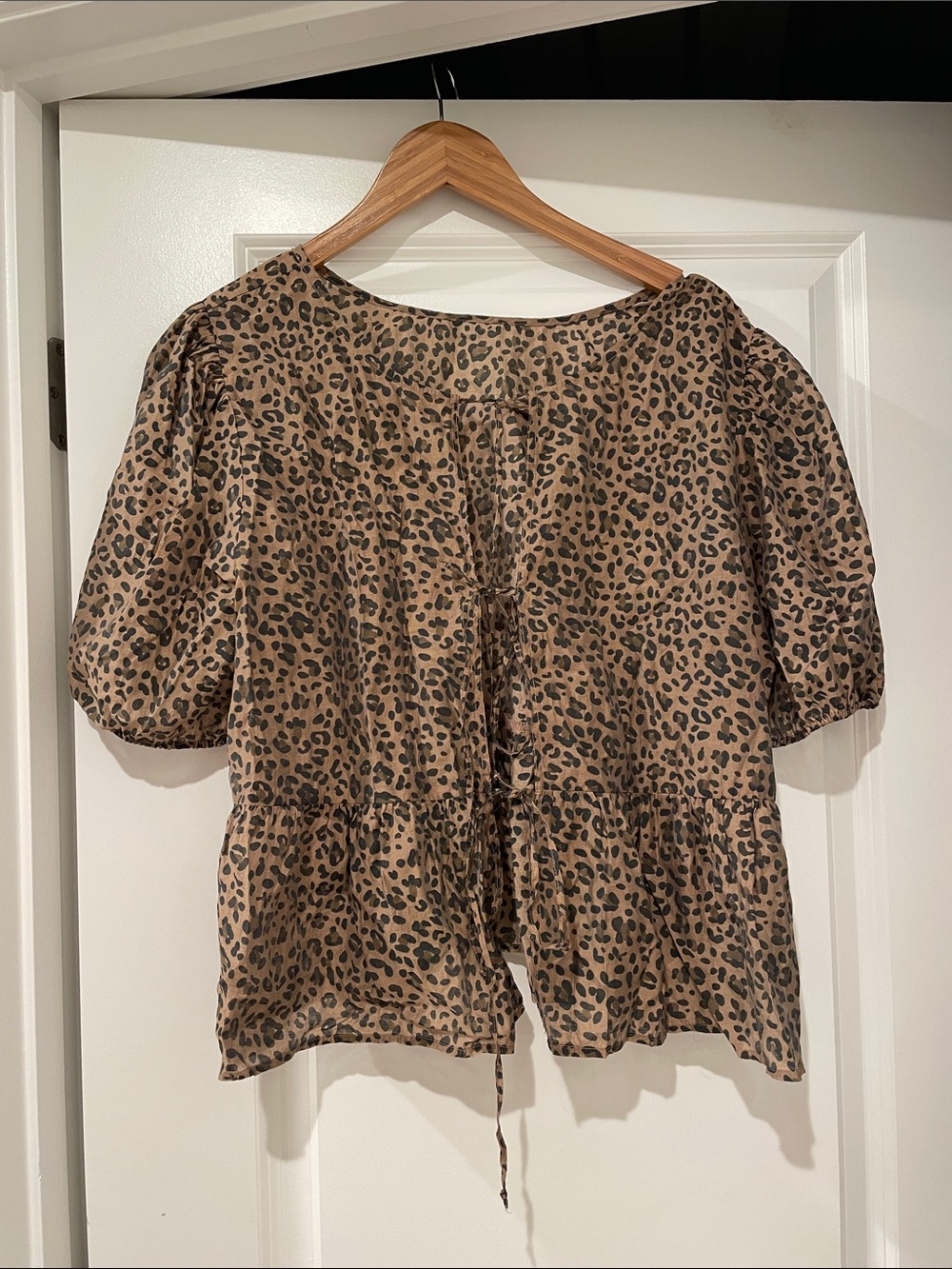 American Eagle Outfitters Leopard Print tie front Puff Sleeve Blouse xl
